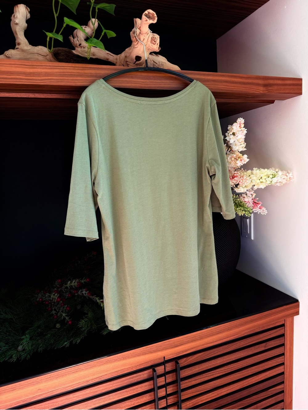 Peruvian Connection Green Scoop Neck Short Sleeve Tee - Picture 2 of 4